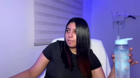 Snapshot of cloe_small08 chatting on 06.19.26 cloe small online show from 06.19.26