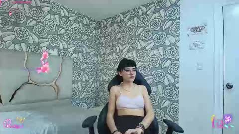 Snapshot of cloee_tay1 chatting on 02.14.26 cloee_tay1 online show from 02.14.26