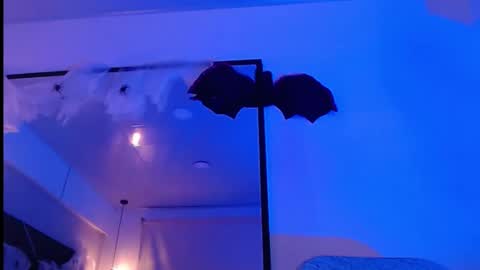 Cloe Stron online show from 10.18.25