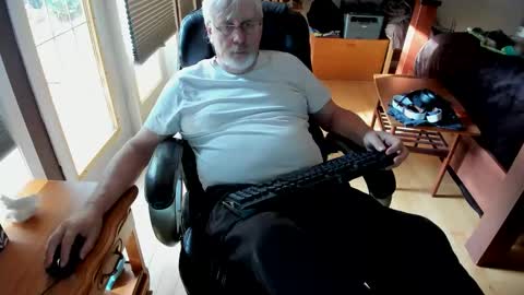 Snapshot of cloudalert62 chatting on 11.02.25 cloudalert62 online show from 11.02.25