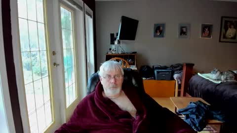 Snapshot of cloudalert62 chatting on 11.19.25 cloudalert62 online show from 11.19.25