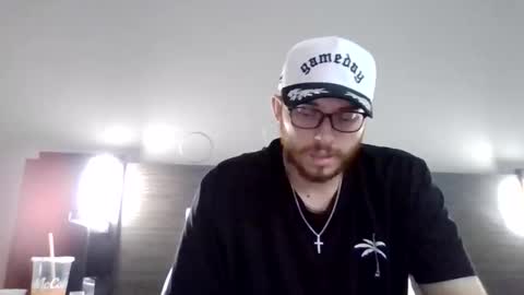 Snapshot of cloudyydayzz chatting on 04.26.26 tallhungandcloudy online show from 04.26.26