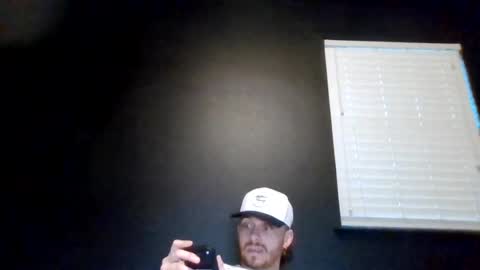 Snapshot of cloudyydayzz chatting on 06.22.26 tallhungandcloudy online show from 06.22.26