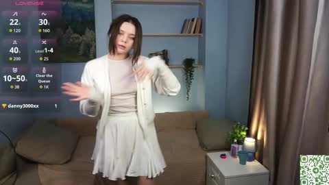 Snapshot of cocochaka chatting on 10.23.25 Mia online show from 10.23.25