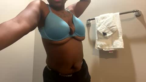 Snapshot of cocochanel197941 chatting on 12.03.25 chanel online show from 12.03.25