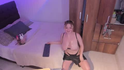 Snapshot of cocovolkovva chatting on 02.21.25 cocovolkovva online show from 02.21.25