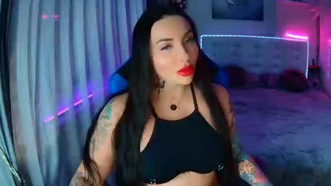 Ur goddess Nikki online show from 12.17.25