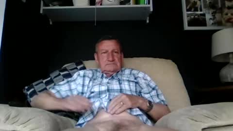 Snapshot of colinbeech chatting on 06.17.26 colinbeech online show from 06.17.26
