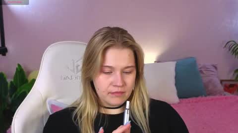 Collen Mon Tue Wed Thu Fri GMT 3 0300am - 0900am  online show from 04.20.26