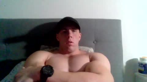 Snapshot of college_muscle chatting on 01.24.25 foreverxshredded online show from 01.24.25