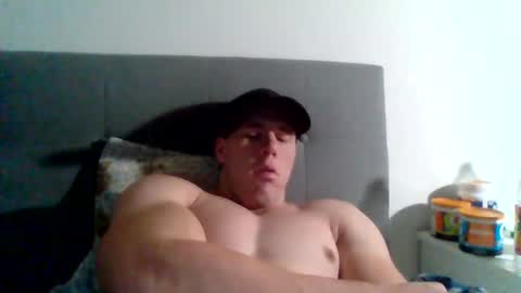 Snapshot of college_muscle chatting on 01.25.25 foreverxshredded online show from 01.25.25