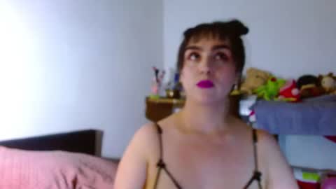 Snapshot of collette_beaufoy chatting on 06.17.26 Collette online show from 06.17.26