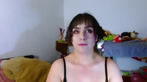 Snapshot of collette_beaufoy chatting on 06.18.26 Collette online show from 06.18.26