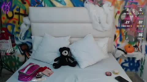 Snapshot of collins_aria chatting on 10.16.25 valentina online show from 10.16.25