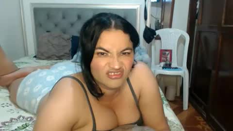 Snapshot of colombi4spice chatting on 05.28.26 viviana online show from 05.28.26