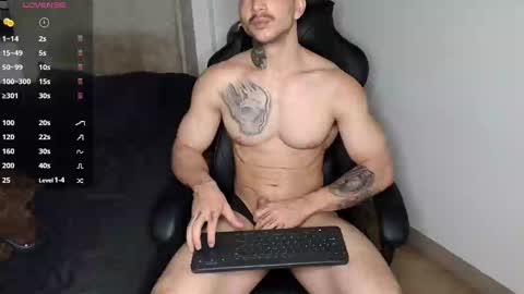 Snapshot of colombianmuscle8 chatting on 01.16.25 colombianmuscle8 online show from 01.16.25