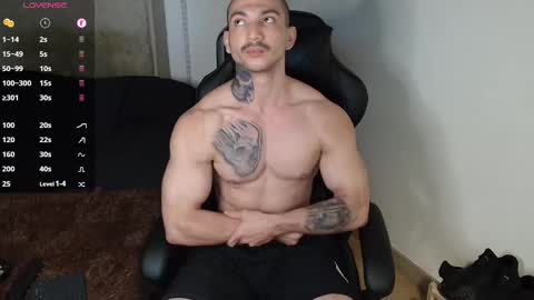 Snapshot of colombianmuscle8 chatting on 02.11.25 colombianmuscle8 online show from 02.11.25