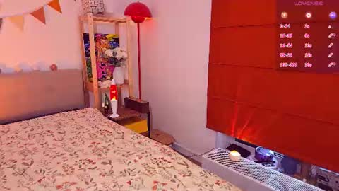 Snapshot of come_in_bed chatting on 07.25.26 Audrey online show from 07.25.26