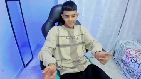 Snapshot of coney_boy chatting on 03.10.25 Coney online show from 03.10.25