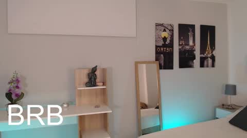 Snapshot of connie_haze chatting on 12.21.24 Connie online show from 12.21.24