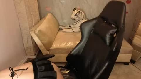 Snapshot of cony_curly_b chatting on 07.18.26 Online 2200 - 0600 online show from 07.18.26