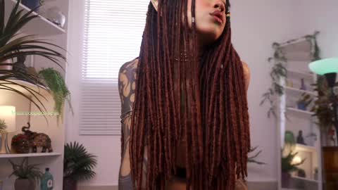 Snapshot of cooper_reds chatting on 12.21.24 ROSELL 3 online show from 12.21.24