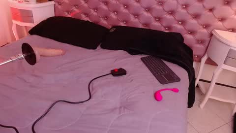 Snapshot of coralgh_ chatting on 09.21.25 Coral online show from 09.21.25