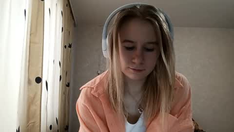 Snapshot of coraliepenick chatting on 05.31.26 Niki online show from 05.31.26