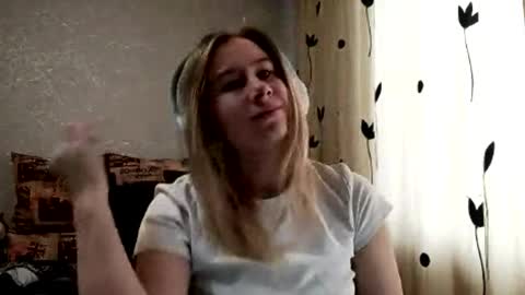 Snapshot of coraliepenick chatting on 06.01.26 Niki online show from 06.01.26
