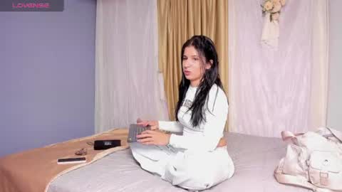 Snapshot of cositarika__ chatting on 06.14.26 Lunita online show from 06.14.26