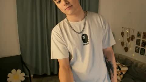 Snapshot of cosmicflirt chatting on 03.01.26 Henry online show from 03.01.26