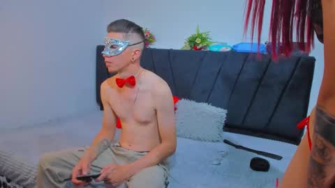 couple_2533 online show from 10.31.25