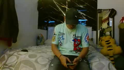 Snapshot of couple_hot77 chatting on 10.19.25 couple_hot77 online show from 10.19.25