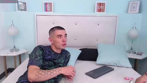 lola y juan online show from 02.26.25