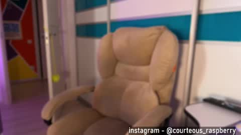 Snapshot of courteous_raspberrrry chatting on 09.12.25 Rose Roys my  online show from 09.12.25