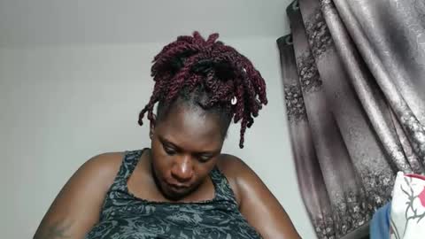 Snapshot of cozy_dion chatting on 02.07.26 Erykah online show from 02.07.26