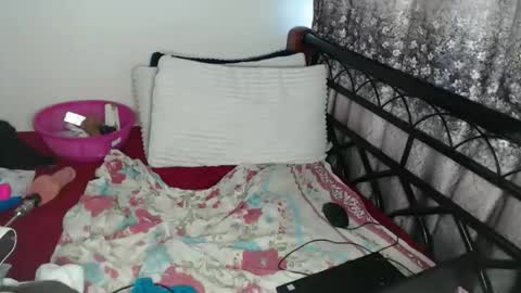 Snapshot of cozy_dion chatting on 06.06.26 Erykah online show from 06.06.26