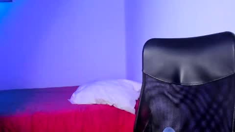 Snapshot of cracker_doll chatting on 02.25.25 cracker online show from 02.25.25