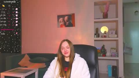 Snapshot of cravelucy chatting on 01.14.26 lucy online show from 01.14.26
