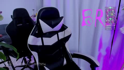 Laura  online show from 01.04.25