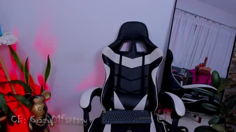 Laura  online show from 01.25.25