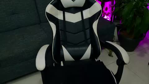 Laura  online show from 04.11.26