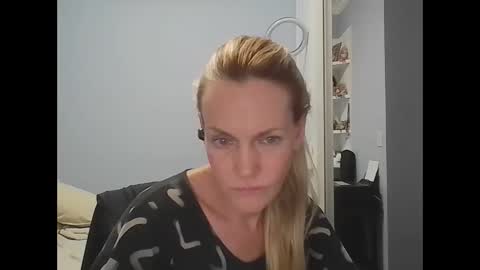 Anny online show from 04.08.26