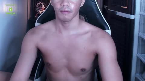 Snapshot of crazyasiancum chatting on 02.11.25 Zion online show from 02.11.25