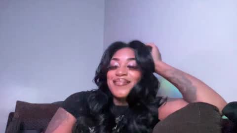 Snapshot of creame_sensation chatting on 12.21.24 PHANTOMTARGARYENXXX online show from 12.21.24