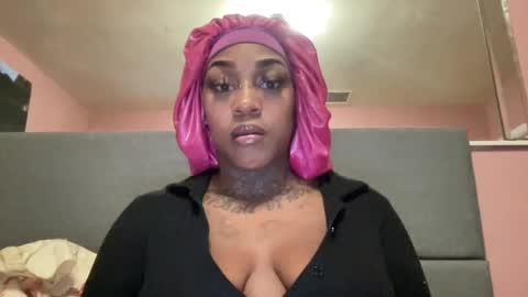 Snapshot of creame_sensation chatting on 02.19.25 PHANTOMTARGARYENXXX online show from 02.19.25