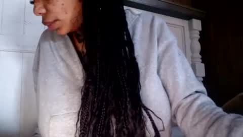 Snapshot of creamyexotica chatting on 01.08.25 CreamyExotica online show from 01.08.25