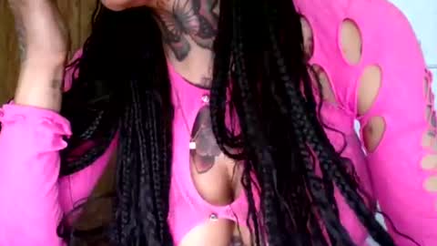 Snapshot of creamyexotica chatting on 01.10.25 CreamyExotica online show from 01.10.25