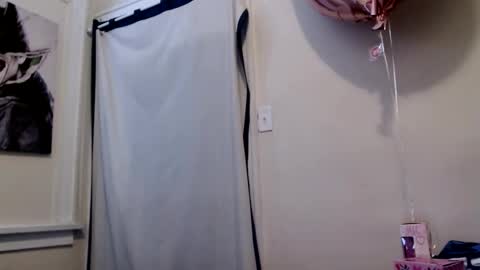 Snapshot of creamyexotica chatting on 02.14.25 CreamyExotica online show from 02.14.25