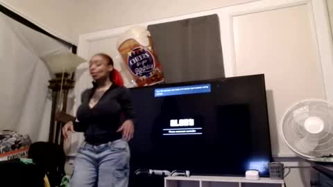 Snapshot of creamyexotica chatting on 02.24.25 CreamyExotica online show from 02.24.25